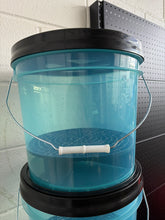 Load image into Gallery viewer, Bucket Kit – 3.5 Gallon with Dirt Catcher &amp; Gamma Seal Lid
