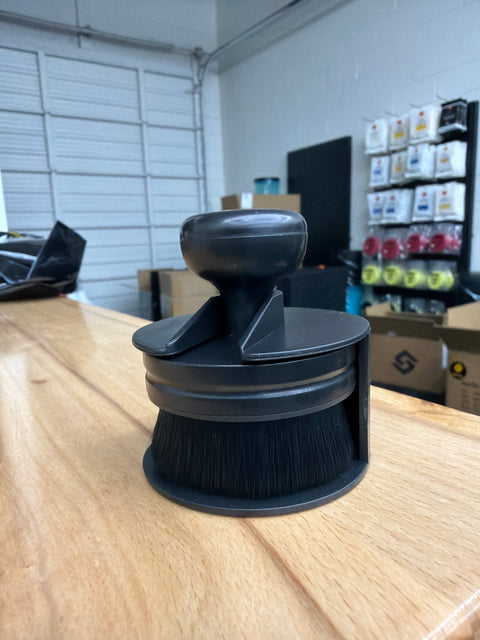 Round detail brush