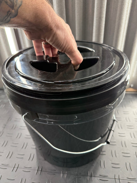 Bucket Kit – 3.5 Gallon with Dirt Catcher & Gamma Seal Lid