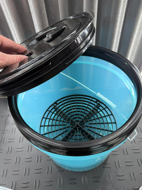 QUIVR Bundle Kit with BUCKET
